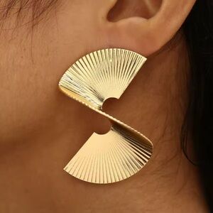 Zara Gold Sculptural Earrings